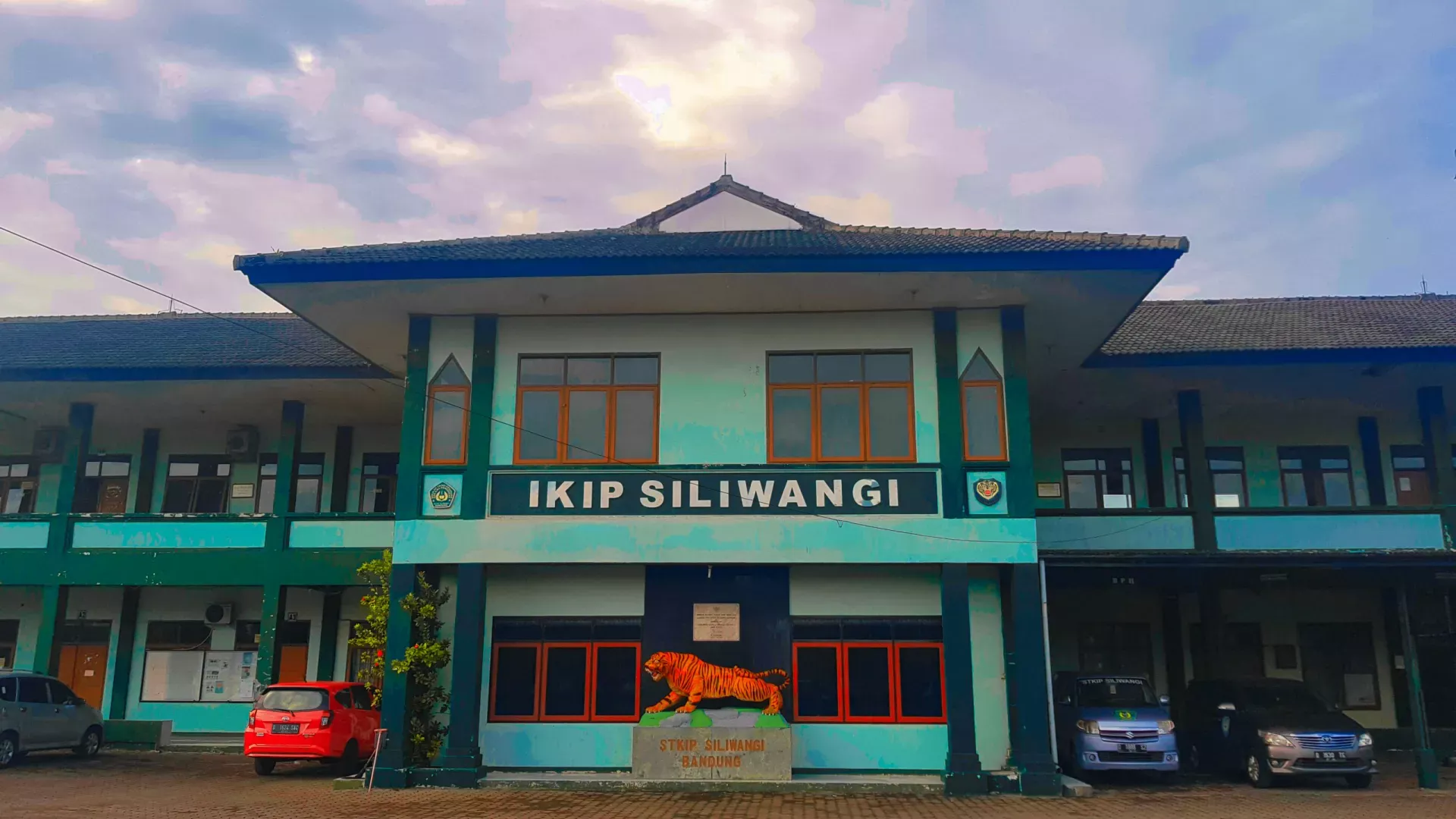 Gedung kampus IKIP Siliwangi di Jl. Terusan Jenderal Sudirman, Cimahi