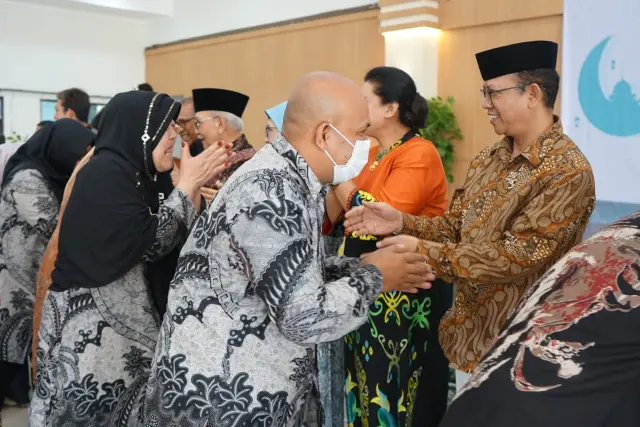 Bersalaman dan Bermaafaan