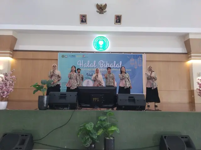 Penampilan Seni oleh Siliwangi Choir