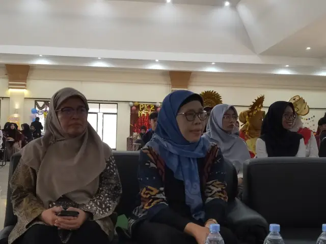 Rektor IKIP Siliwangi, Prof. Dr. Euis Eti R, M.Pd.  dan Wakil Rektor Bidang Akademik, Dr. Wikanengsih, M.Pd. hadiri Gelar Produk