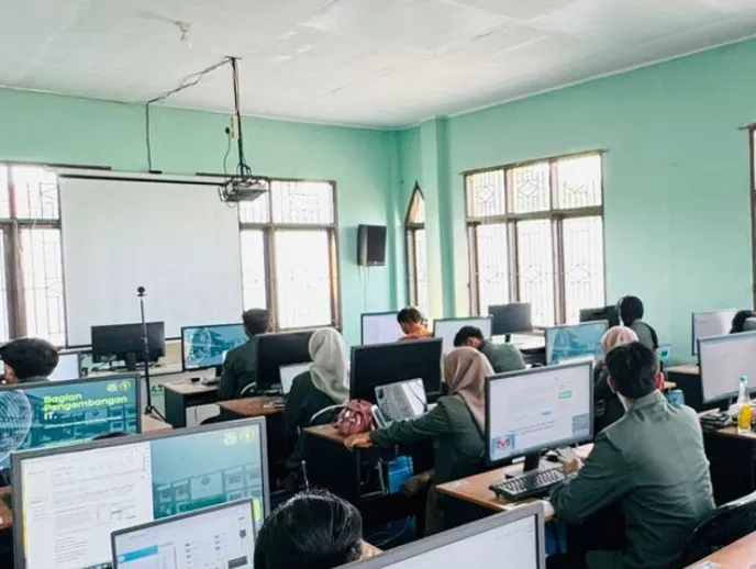 Pelatihan ICT IKIP Siliwangi di ruang laboratorium A