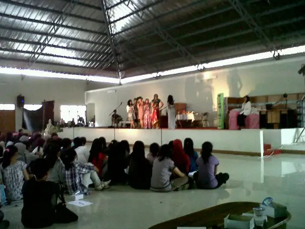 Pentas drama Aa Ii Uu Komunitas Seni Sastra Indonesia