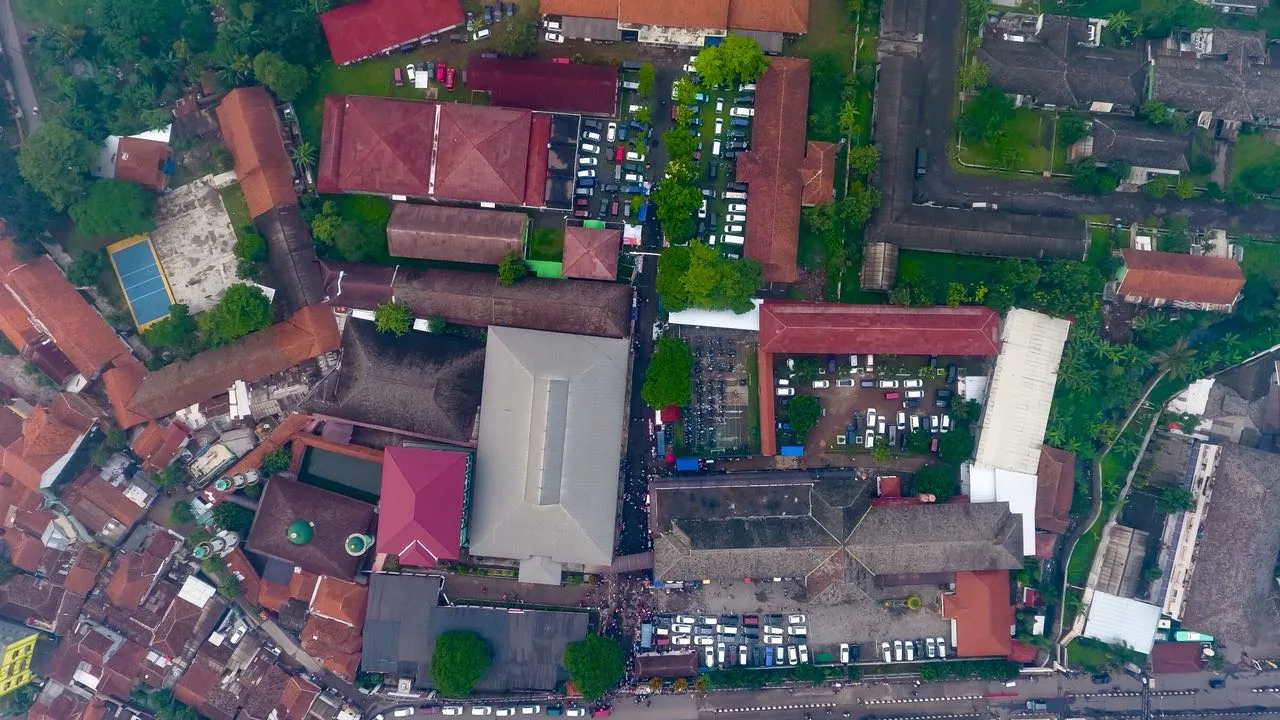 Tampilan dari Atas Kampus memperlihatkan seluruh gedung di IKIP Siliwangi hingga tampilan belakang STAI dan Brigif