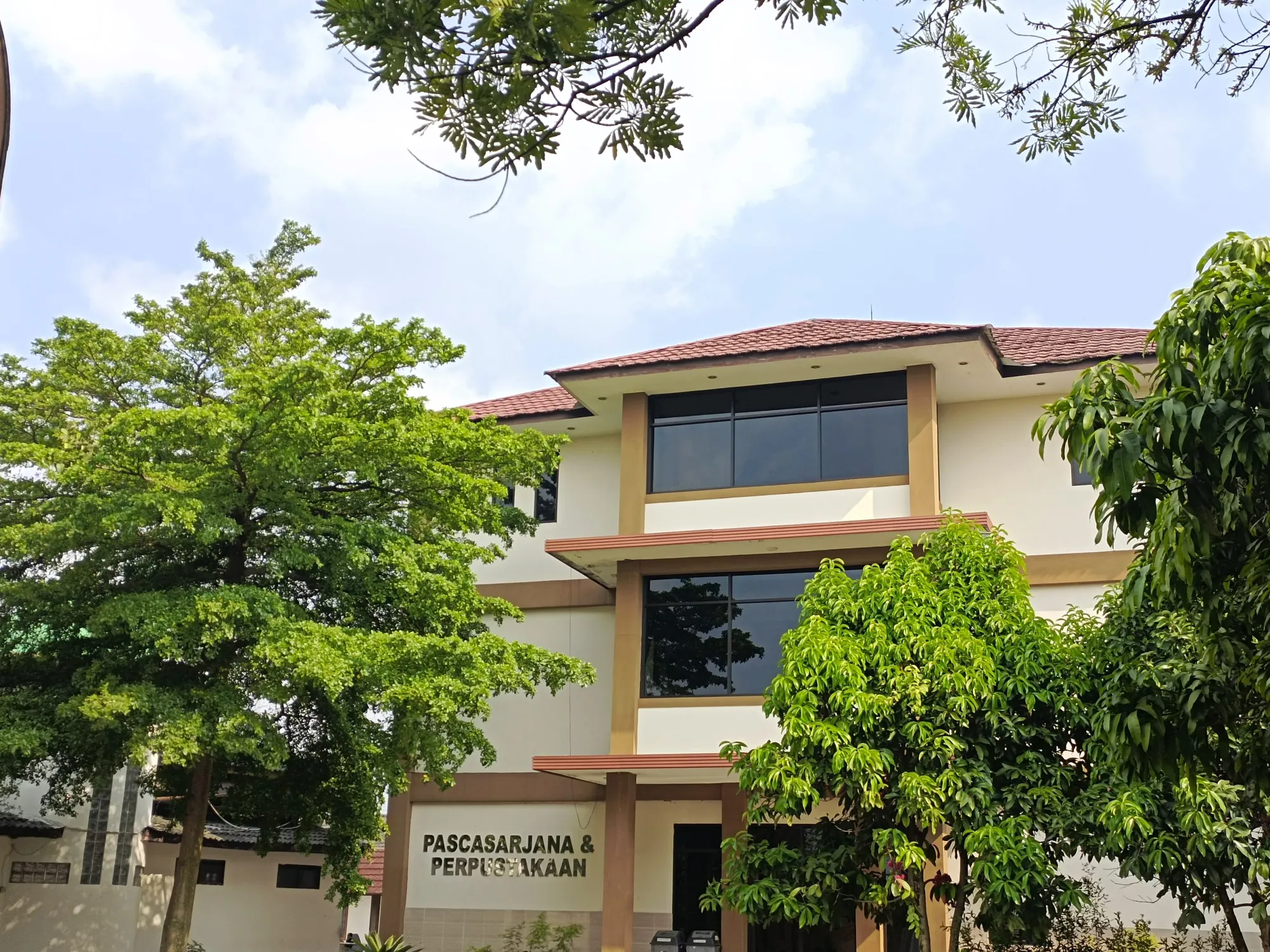 Gedung Pascasarjana dan Perpustakaan IKIP Siliwangi