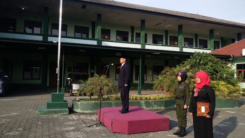 Civitas Akademika STKIP Siliwangi Melaksanakan Upacara Peringatan Hari ...